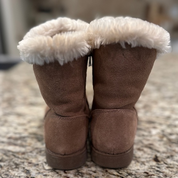 Women’s Fur Boots - Picture 4 of 4